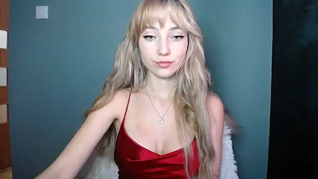 Snapshot of LuciaYoung chatting on October 10, 2025, 2:27 pm LuciaYoung online show from October 10, 2025, 2:27 pm