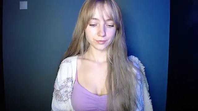 Snapshot of LuciaYoung chatting on October 15, 2025, 6:30 pm LuciaYoung online show from October 15, 2025, 6:30 pm