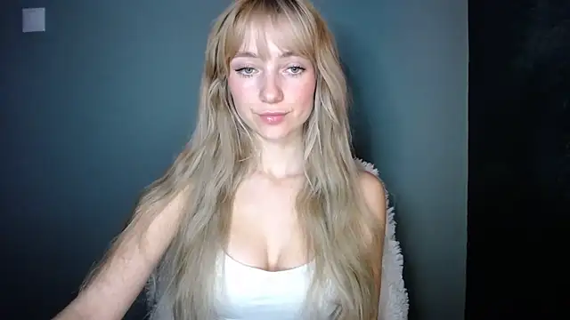 LuciaYoung online show from November 7, 2025, 7:36 pm