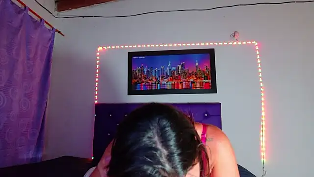 Snapshot of colombianmilf_ chatting on November 14, 2025, 3:38 am colombianmilf online show from November 14, 2025, 3:38 am