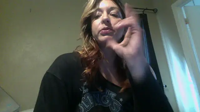 Snapshot of bella8769 chatting on February 24, 2026, 4:05 pm bella8769 online show from February 24, 2026, 4:05 pm