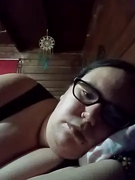 gatitabuena-90 online show from April 6, 2026, 3:04 am