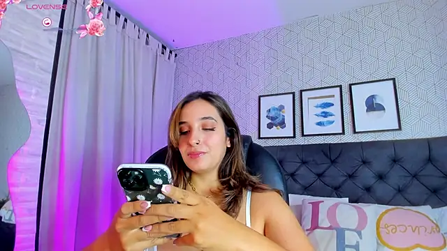 emma  smith1 online show from February 8, 2025, 2:49 pm