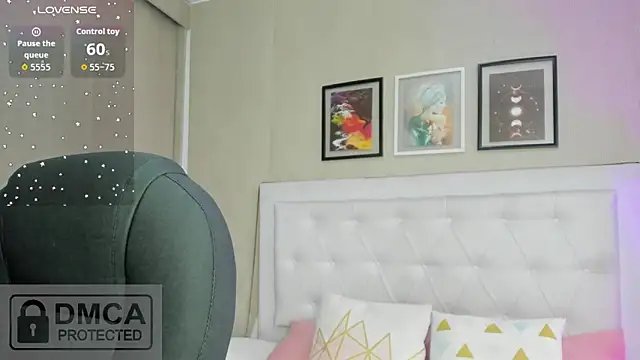 emma  smith1 online show from April 8, 2026, 12:27 pm