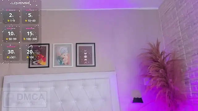 emma  smith1 online show from April 22, 2026, 12:28 pm