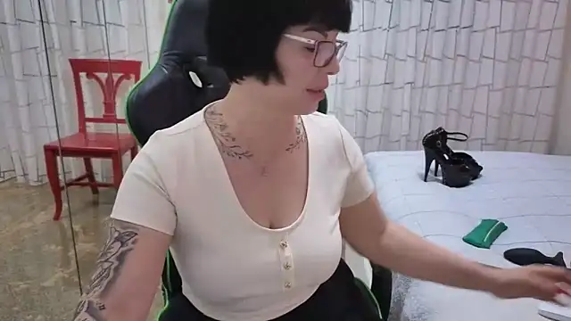   Nina online show from March 17, 2025, 1:08 pm