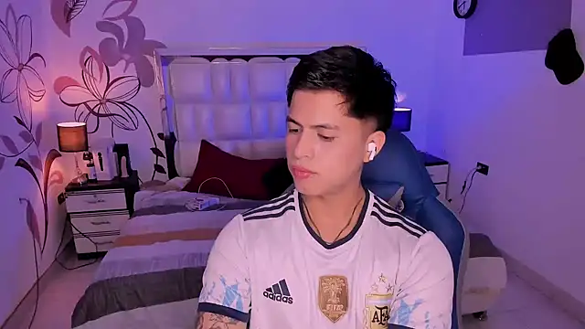 Snapshot of Niicky1_ chatting on December 6, 2024, 9:24 pm Niicky1  online show from December 6, 2024, 9:24 pm