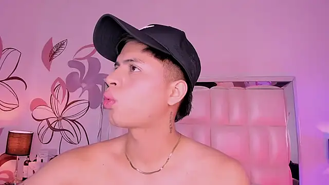 Snapshot of Niicky1_ chatting on December 12, 2024, 12:05 am Niicky1  online show from December 12, 2024, 12:05 am