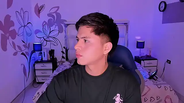 Snapshot of Niicky1_ chatting on December 14, 2024, 9:13 pm Niicky1  online show from December 14, 2024, 9:13 pm