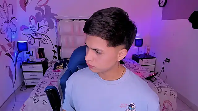 Snapshot of Niicky1_ chatting on December 17, 2024, 8:54 pm Niicky1  online show from December 17, 2024, 8:54 pm