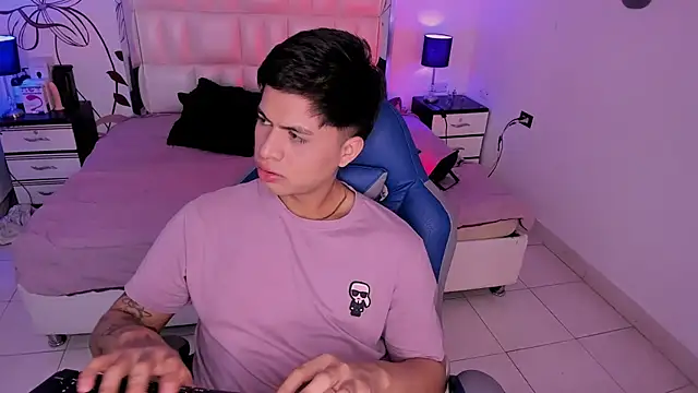 Snapshot of Niicky1_ chatting on December 20, 2024, 9:06 pm Niicky1  online show from December 20, 2024, 9:06 pm