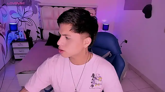 Snapshot of Niicky1_ chatting on December 23, 2024, 8:14 pm Niicky1  online show from December 23, 2024, 8:14 pm