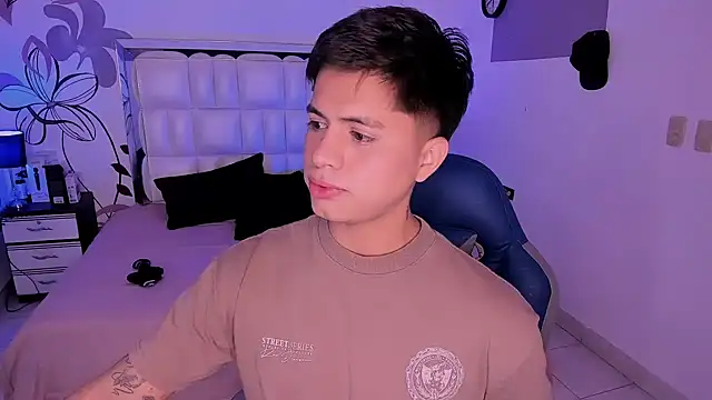 Snapshot of Niicky1_ chatting on December 26, 2024, 8:32 pm Niicky1  online show from December 26, 2024, 8:32 pm