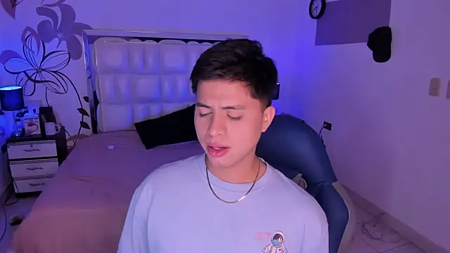 Snapshot of Niicky1_ chatting on December 30, 2024, 8:47 pm Niicky1  online show from December 30, 2024, 8:47 pm