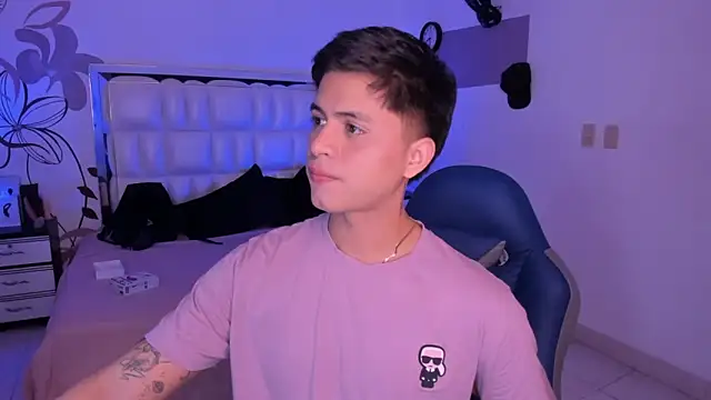 Snapshot of Niicky1_ chatting on January 2, 2025, 8:46 pm Niicky1  online show from January 2, 2025, 8:46 pm