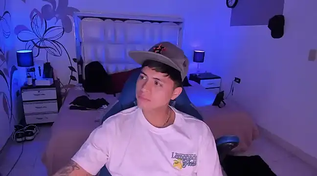 Snapshot of Niicky1_ chatting on January 3, 2025, 11:44 pm Niicky1  online show from January 3, 2025, 11:44 pm