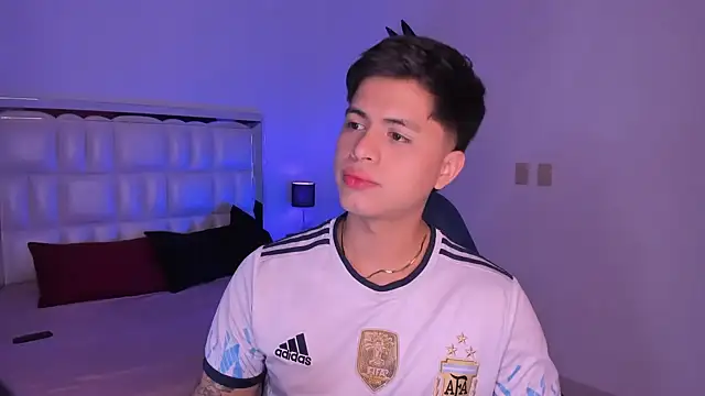 Snapshot of Niicky1_ chatting on January 6, 2025, 8:28 pm Niicky1  online show from January 6, 2025, 8:28 pm