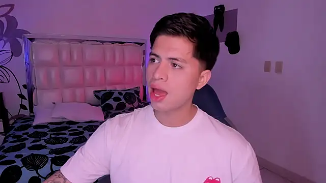 Snapshot of Niicky1_ chatting on January 11, 2025, 8:54 pm Niicky1  online show from January 11, 2025, 8:54 pm