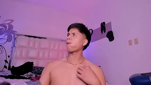 Snapshot of Niicky1_ chatting on January 16, 2025, 12:12 am Niicky1  online show from January 16, 2025, 12:12 am