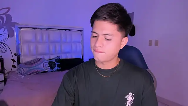 Snapshot of Niicky1_ chatting on January 22, 2025, 8:28 pm Niicky1  online show from January 22, 2025, 8:28 pm