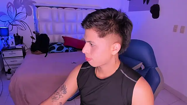 Snapshot of Niicky1_ chatting on January 29, 2025, 8:35 pm Niicky1  online show from January 29, 2025, 8:35 pm