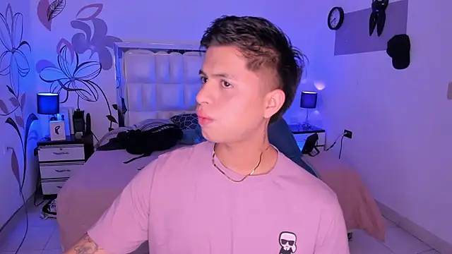 Snapshot of Niicky1_ chatting on February 2, 2025, 8:30 pm Niicky1  online show from February 2, 2025, 8:30 pm