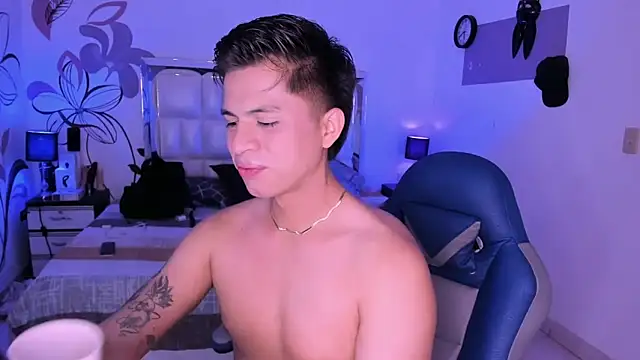 Snapshot of Niicky1_ chatting on February 28, 2025, 8:50 pm Niicky1  online show from February 28, 2025, 8:50 pm