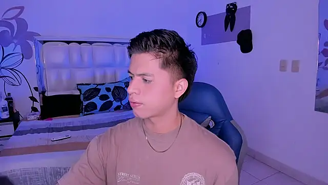 Snapshot of Niicky1_ chatting on March 1, 2025, 9:04 pm Niicky1  online show from March 1, 2025, 9:04 pm