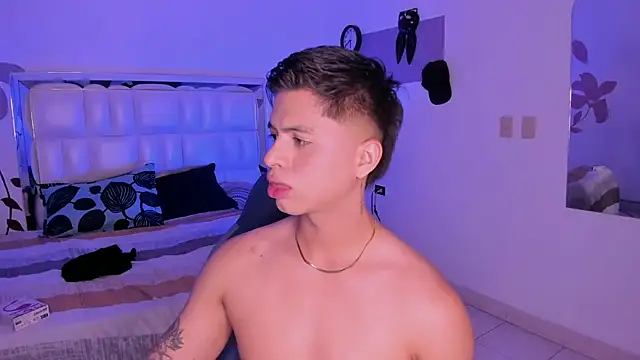 Snapshot of Niicky1_ chatting on March 2, 2025, 9:32 pm Niicky1  online show from March 2, 2025, 9:32 pm