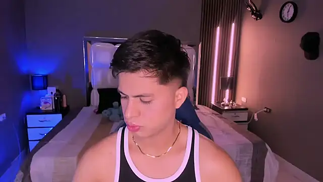 Snapshot of Niicky1_ chatting on March 4, 2025, 9:43 pm Niicky1  online show from March 4, 2025, 9:43 pm