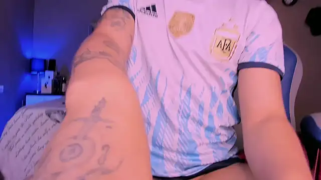 Snapshot of Niicky1_ chatting on March 8, 2025, 8:35 pm Niicky1  online show from March 8, 2025, 8:35 pm