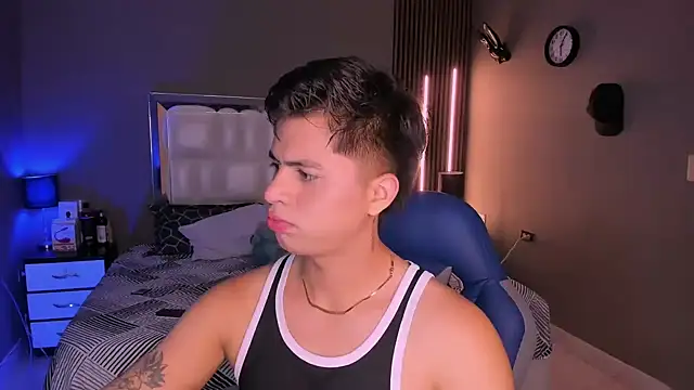 Snapshot of Niicky1_ chatting on March 12, 2025, 9:03 pm Niicky1  online show from March 12, 2025, 9:03 pm