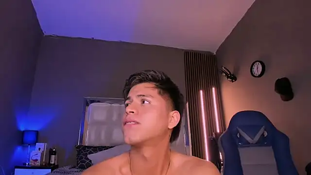 Snapshot of Niicky1_ chatting on March 13, 2025, 12:05 am Niicky1  online show from March 13, 2025, 12:05 am