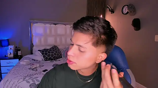 Snapshot of Niicky1_ chatting on March 15, 2025, 9:05 pm Niicky1  online show from March 15, 2025, 9:05 pm