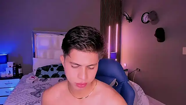 Snapshot of Niicky1_ chatting on March 21, 2025, 9:45 pm Niicky1  online show from March 21, 2025, 9:45 pm