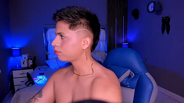 Snapshot of Niicky1_ chatting on September 24, 2025, 3:32 am Niicky1  online show from September 24, 2025, 3:32 am