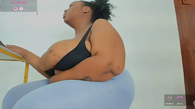 Snapshot of Breisy_bigboobs chatting on November 15, 2025, 7:21 pm Breisy bigboobs online show from November 15, 2025, 7:21 pm