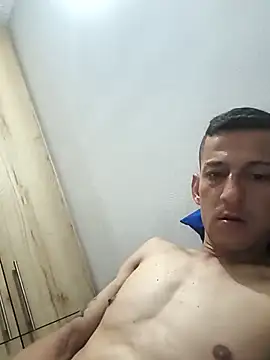 JoseHosther20xh online show from October 19, 2025, 6:58 am