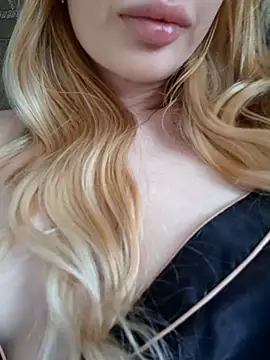 Elza kom online show from November 22, 2025, 8:13 am