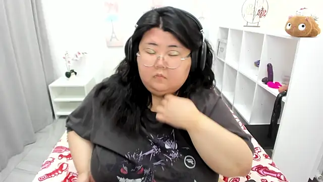 Snapshot of Nadine_asian chatting on June 25, 2026, 5:12 am Nadine asian online show from June 25, 2026, 5:12 am