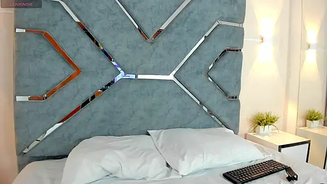 LucciaPorter online show from December 15, 2025, 9:08 pm