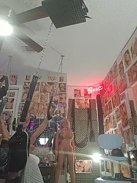 Snapshot of luvs2cumm69 chatting on October 27, 2025, 12:20 pm luvs2cumm69 online show from October 27, 2025, 12:20 pm