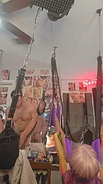 Snapshot of luvs2cumm69 chatting on December 14, 2025, 9:36 am luvs2cumm69 online show from December 14, 2025, 9:36 am