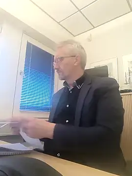 Snapshot of tom-swede chatting on December 3, 2024, 2:38 pm tom-swede online show from December 3, 2024, 2:38 pm