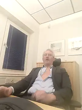 Snapshot of tom-swede chatting on January 7, 2025, 3:33 pm tom-swede online show from January 7, 2025, 3:33 pm