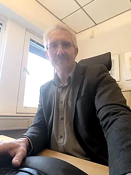 Snapshot of tom-swede chatting on October 21, 2025, 2:51 pm tom-swede online show from October 21, 2025, 2:51 pm