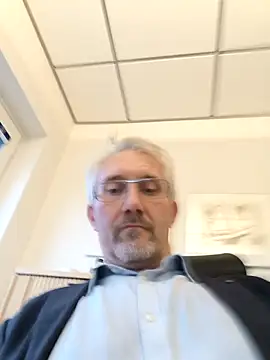 Snapshot of tom-swede chatting on October 27, 2025, 3:16 pm tom-swede online show from October 27, 2025, 3:16 pm