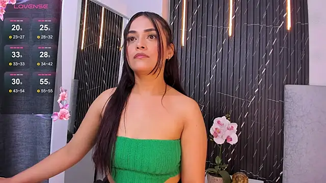 Snapshot of katrina_kaif_x chatting on February 11, 2025, 7:27 pm katrina kaif x online show from February 11, 2025, 7:27 pm