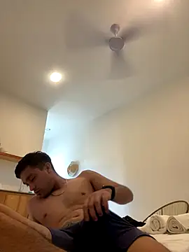 Snapshot of Magicerosxx69 chatting on October 10, 2025, 9:36 pm Magicerosxx69 online show from October 10, 2025, 9:36 pm