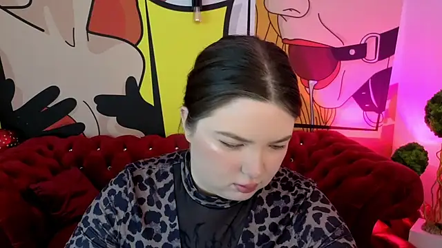 RosieMoons online show from April 7, 2026, 7:25 pm